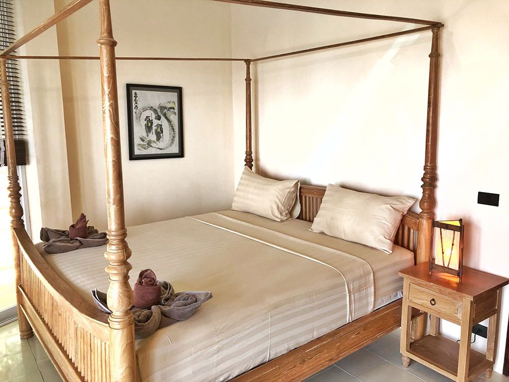 Master Bedroom (1/4)